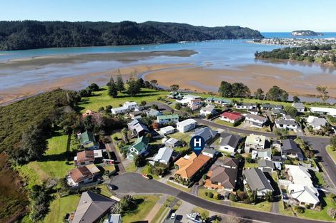 Photo of property in 111 Everitt Crescent, Whangamata, 3620