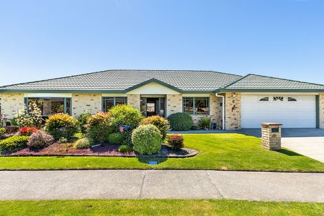 Photo of property in 51 Guildford Drive, Paraparaumu, 5032