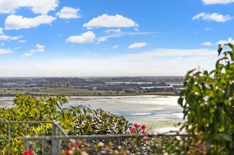 Photo of property in 25 Te Awakura Terrace, Mount Pleasant, Christchurch, 8081