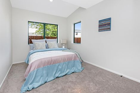 Photo of property in 1/23 Solana Court, Botany Downs, Auckland, 2010