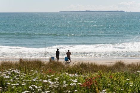 Photo of property in 131 Karewa Parade, Papamoa Beach, Papamoa, 3118