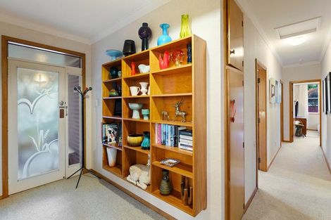 Photo of property in 11 Iti Grove, Waikanae, 5036