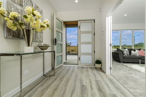 Photo of property in 6 Kauri Grove Drive, Kumeu, 0810