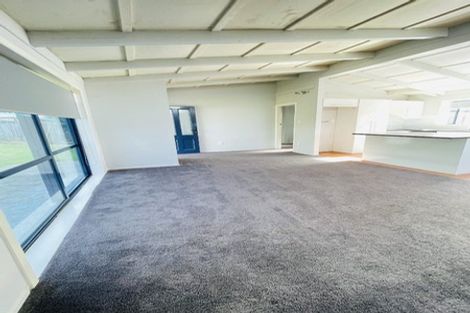 Photo of property in 40 Woodside Road, Massey, Auckland, 0614