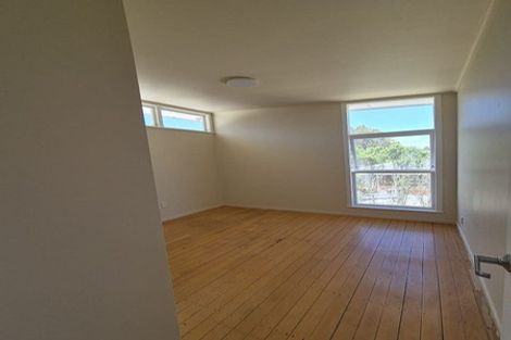 Photo of property in 19 Brunton Place, Glenfield, Auckland, 0629