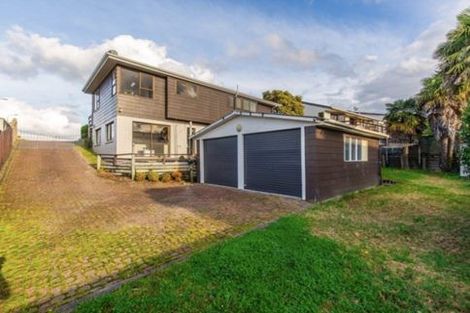 Photo of property in 162 Luckens Road, West Harbour, Auckland, 0618