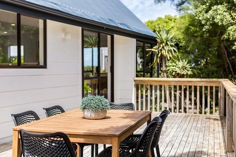 Photo of property in 5 Waiheke Street, Waikanae Beach, Waikanae, 5036