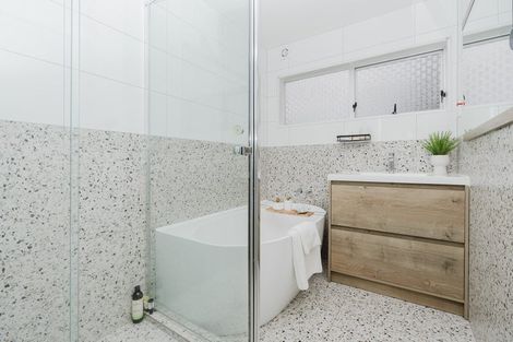 Photo of property in 2 Dorothy Place, Hillcrest, Hamilton, 3216