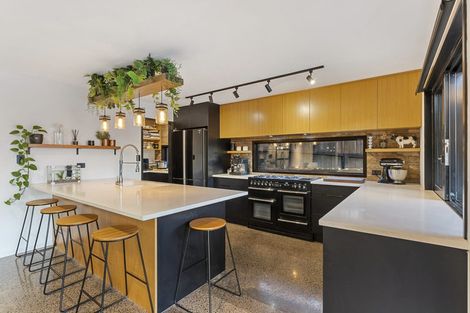 Photo of property in 172 Bleakhouse Road, Mellons Bay, Auckland, 2014