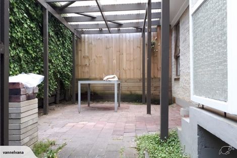 Photo of property in 2/16 Malters Place, Browns Bay, Auckland, 0630