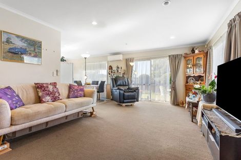 Photo of property in 4/8 Village Place, Tuakau, 2121