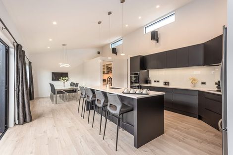 Photo of property in 14 Willowview Drive, Redwood, Christchurch, 8051