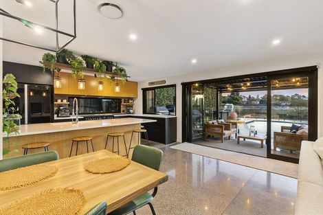 Photo of property in 172 Bleakhouse Road, Mellons Bay, Auckland, 2014