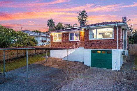 Photo of property in 16 Thornlow Street, Glendene, Auckland, 0602