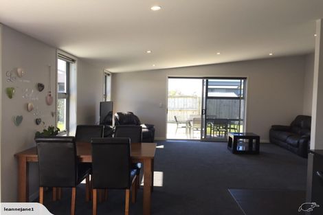 Photo of property in 33 Butterworth Crescent, Papamoa Beach, Papamoa, 3118