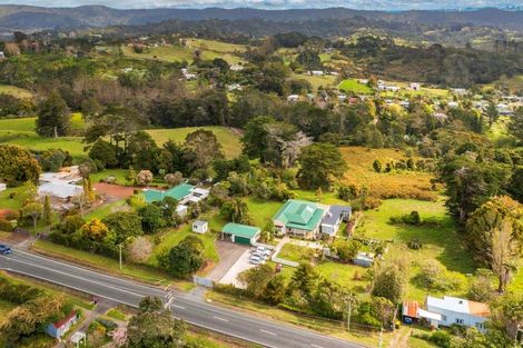 Photo of property in 145 Simpson Road, Henderson Valley, Auckland, 0614