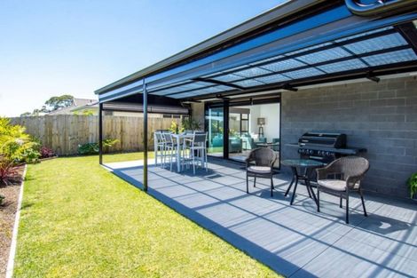 Photo of property in 12 Charlotte Drive, Omokoroa, 3114