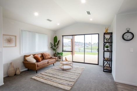 Photo of property in 74 Stace Hopper Drive, One Tree Point, 0118