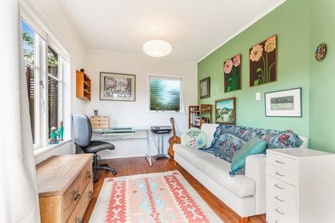 Photo of property in 55 Graham Avenue, Te Atatu Peninsula, Auckland, 0610