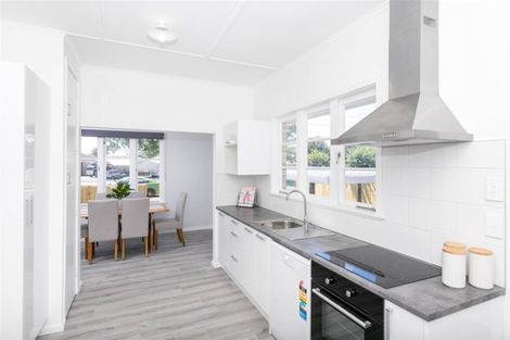 Photo of property in 2 Old Farm Road, Hamilton East, Hamilton, 3216