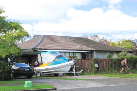 Photo of property in 33d Mccrystal Avenue, Eastern Beach, Auckland, 2012
