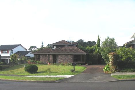 Photo of property in 27 Ravenstone Place, Chatswood, Auckland, 0626