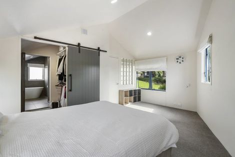 Photo of property in 11 Wilmington Place, Forrest Hill, Auckland, 0620