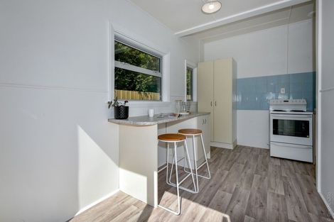 Photo of property in 43 Waimea Terrace, Beckenham, Christchurch, 8023