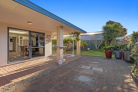 Photo of property in 38 Corinth Grove, Papamoa Beach, Papamoa, 3118