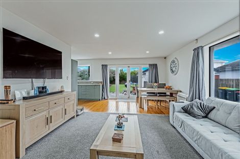 Photo of property in 19 Cutts Road, Russley, Christchurch, 8042