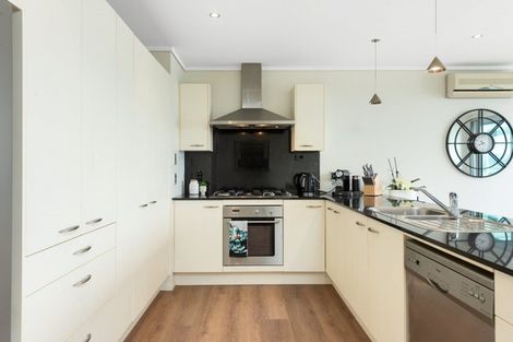 Photo of property in 15/72e Devonport Road, Tauranga, 3110