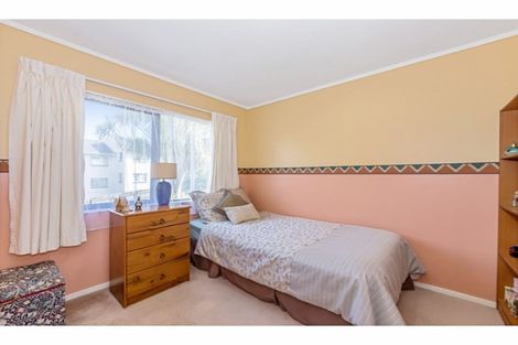 Photo of property in 2/546 Glenfield Road, Glenfield, Auckland, 0629