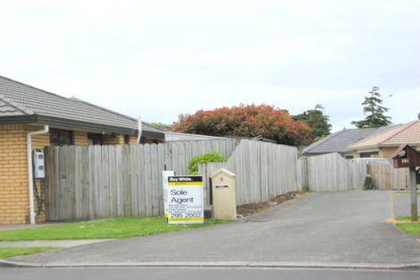 Photo of property in 8 Anton Place, Takanini, 2112