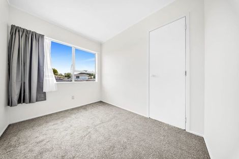 Photo of property in 1/23 Challen Close, Conifer Grove, Takanini, 2112