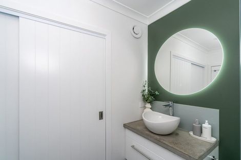 Photo of property in 21 Government Road, Raglan, 3225