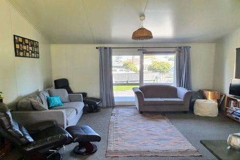 Photo of property in 10 Karaka Street, Castlecliff, Whanganui, 4501