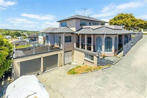 Photo of property in 29 Chieftain Rise, Goodwood Heights, Auckland, 2105