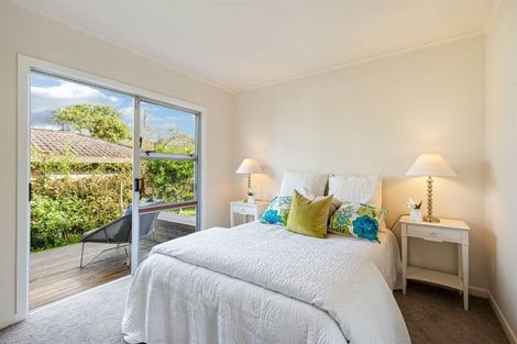 Photo of property in 1/516 Glenfield Road, Bayview, Auckland, 0629