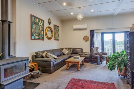 Photo of property in 100 Cole Street, Dannevirke, 4930