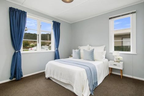 Photo of property in 1 Strand Crescent, Naenae, Lower Hutt, 5011