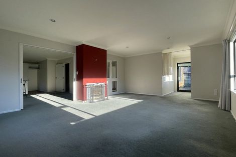 Photo of property in 17 Glanmire Road, Newlands, Wellington, 6037