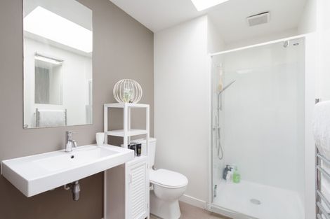 Photo of property in 19 Tiketike Way, Brooklyn, Wellington, 6021