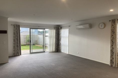 Photo of property in 37 Mettam Drive, Swanson, Auckland, 0614