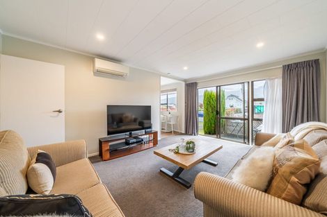 Photo of property in 2/48 Kowhai Avenue, Ebdentown, Upper Hutt, 5018