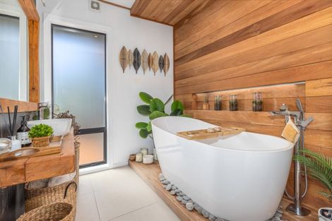 Photo of property in 16 Whyte Street, Paraparaumu Beach, Paraparaumu, 5032