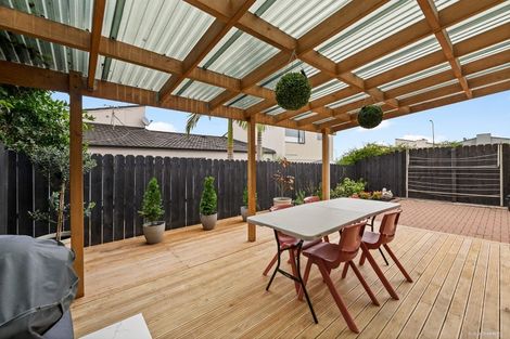 Photo of property in 30 Spalding Rise, Golflands, Auckland, 2013