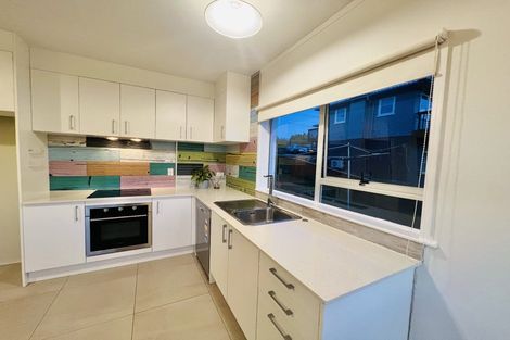 Photo of property in 36 Sunset Road, Unsworth Heights, Auckland, 0632