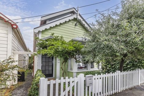 Photo of property in 118 Elizabeth Street, Mount Victoria, Wellington, 6011