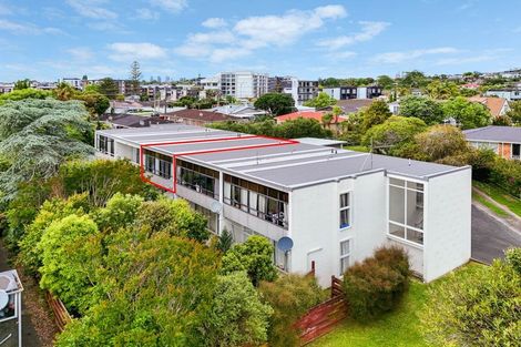 Photo of property in 3/28 Evelyn Place, Hillcrest, Auckland, 0627