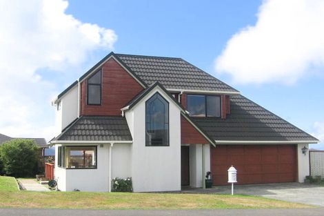 Photo of property in 24 Ashton Fitchett Drive, Brooklyn, Wellington, 6021